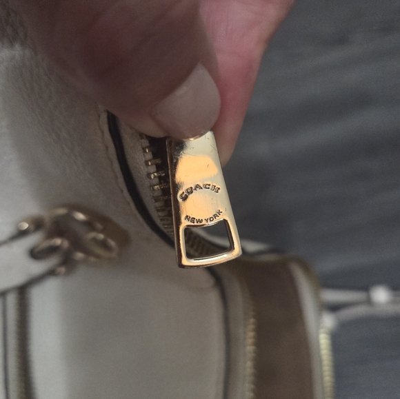 Coach Cream Leather Shoulder Bag - Picture 6 of 7